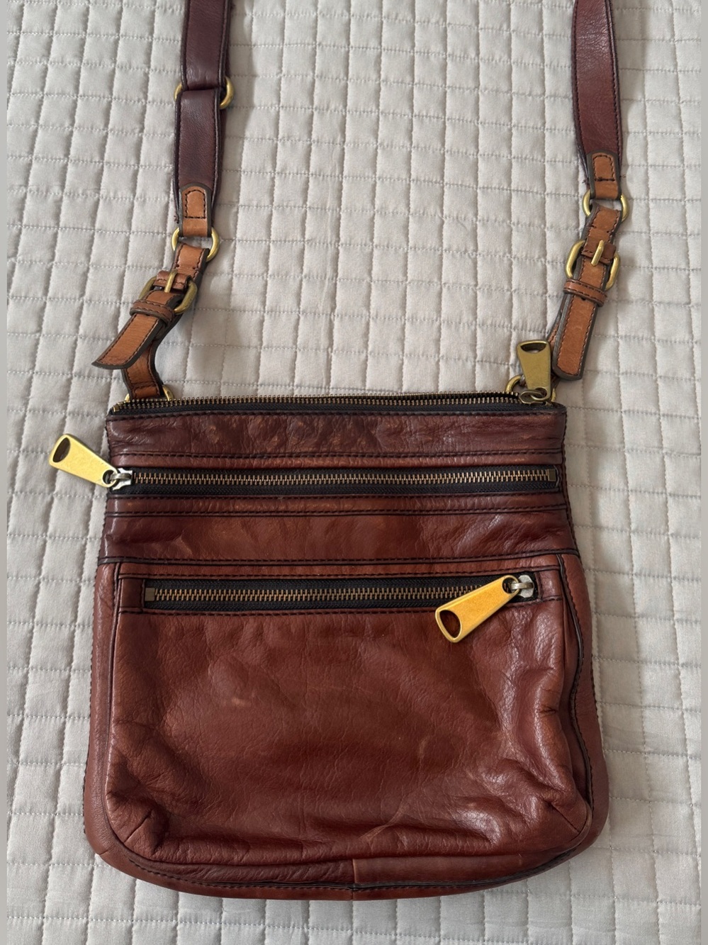 Fossil Brown Leather Crossbody Bag with Brass Hardware